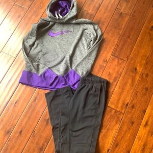 Nike therma fit sweatpants. Women’s size small. Excellent condition